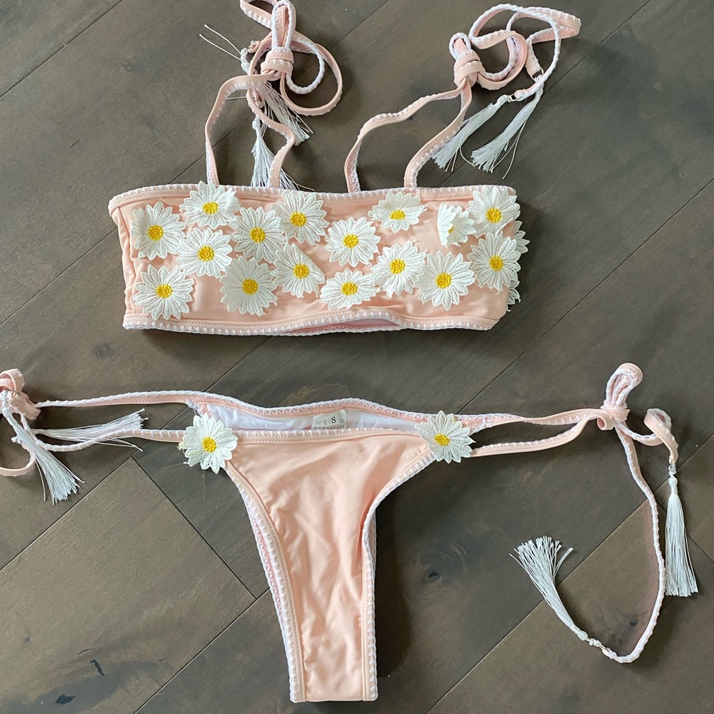 Brand new, never worn with liner. Light pink bikini. Size S. Daisy detail.